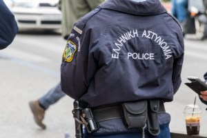 Θεσσαλονίκη: Άγριος ξυλοδαρμός γυναίκας από τον σύζυγό της - Βγήκε μισόγυμνη και ματωμένη στον δρόμο για να γλιτώσει