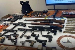Το "σούπερ μάρκετ" όπλων και εκρηκτικών της Greek Mafia στη Δυτική Αττική: Με ποιες δολοφονίες συνδέονται πατέρας και γιος