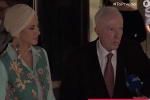 Σιακαβάρα - Πλεύρης: Εξοδος σε μπαρ στη Γλυφάδα - Η άφρο περούκα και το πλεκτό μίνι φόρεμα της ηθοποιού - εικόνα 11