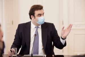 Κυριάκος Πιερρακάκης: Βρέθηκε στα γυρίσματα της σειράς "Έτερος Εγώ" με τον Σωτήρη Τσαφούλια [εικόνες]