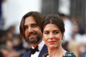 Στον δρόμο με στιλ οι royals του Μονακό: Tο Chanel φόρεμα με το halter neck, το απίθανο Dior look και η εμφάνιση που απογοήτευσε - εικόνα 14