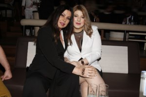Άντζελα Δημητρίου: Η τρυφερή αγκαλιά με την εγγονή της - Η πρώτη ανάρτηση και οι φωτογραφίες από το μαιευτήριο