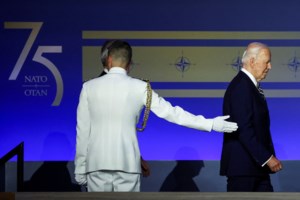 Μεγαλώνει η πίεση στον Μπάιντεν: Δημοκρατικοί γερουσιαστές και ο...Κλούνεϊ του ζητούν να αποσυρθεί από την κούρσα