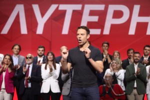 Ο Κασσελάκης έκανε δωρεά στην Παναγία Πορταΐτισσα – "Δάκρυσε όταν είδε την καμένη εικόνα" [βίντεο] - εικόνα 2