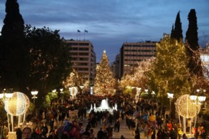 Νέα μέτρα για διασκέδαση, εστίαση, γήπεδα και τηλεργασία - Και πριν από την Πρωτοχρονιά αν χρειαστεί, λέει ο Πλεύρης