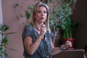 Μηχανοδηγός σταμάτησε το τρένο στην Ιερά Οδό και επέπληξε τον ελεγκτή διάβασης που έπαιζε στο κινητό: "Από τύχη ζούμε" - εικόνα 3