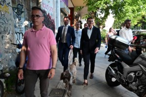 Ο Κασσελάκης έφθασε στον ΣΥΡΙΖΑ αλλά πήγε πρώτα τη Φάρλι για την ανάγκη της - "Ήμαρτον δηλαδή" το σχόλιο της Τζίμα στο Mega