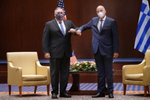 Κορονοϊός - Πέτσας: Δεν θα πάρουμε μέτρα για τους άνω των 65 ετών - Επιστρατεύονται ιδιωτικές ΜΕΘ