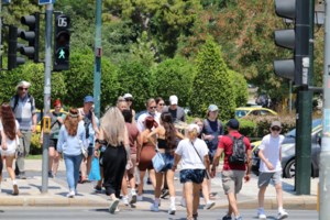 ΠΟΕΔΗΝ για κορονοϊό: Αργή αποκλιμάκωση ασθενών στα νοσοκομεία - Μάσκες για να μην πυροδοτηθεί νέο κύμα το Φθινόπωρο - εικόνα 2