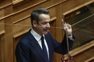 Βουλή: Η προσβλητική αναφορά Βαρουφάκη στον πρωθυπουργό και η "τάπα" Μητσοτάκη [Βίντεο]