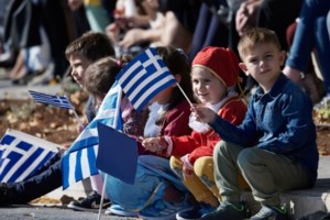 28η Οκτωβρίου: Eπεσαν οι 21 ιστορικοί κανονιοβολισμοί από τον Λυκαβηττό