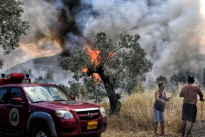 Σε εξέλιξη πυρκαγιά στον Ασπρόπυργο - Στο σημείο και οι "κομάντος" της Πυροσβεστικής