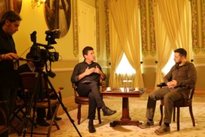 Πρεμιέρα απόψε για τον Γιώργο Κουβαρά στην ΕΡΤ με Ευάγγελο Βενιζέλο