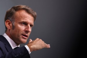 Παραλύει η Γαλλία: Ο Μακρόν ψάχνει πρωθυπουργό, ο κόσμος στους δρόμους - Ανεβαίνουν τα σπρεντ - εικόνα 2