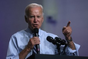 Ξέφυγε ο Τραμπ: Αναγόρευσε τον Μπάιντεν "εχθρό του κράτους" μπροστά σε χιλιάδες οπαδούς του