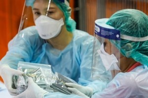 "Καμπανάκι" Τσιόδρα: "Η πανδημία είναι εδώ για να μείνει - Χρειαζόμαστε νέα γενιά εμβολίων"