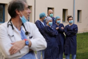 ΜέΡΑ25: "Αντιδημοσιογραφική αθλιότητα" οι επικρίσεις για τον Βαρουφάκη στην Αίγινα