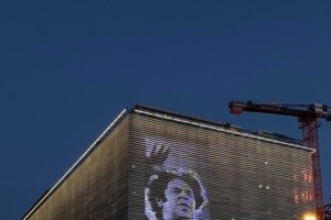 Αποχώρησε ο ΣΥΡΙΖΑ από το δημοτικό συμβούλιο της Αθήνας:  Δεν ψήφισε την απόδοση τιμών στον Μίκη Θεοδωράκη