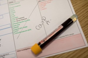 Μαζικά τεστ κορονοϊού από την Δευτέρα σε Μονάδες Φροντίδας Ηλικιωμένων και άλλες κοινωνικές δομές στην Αττική