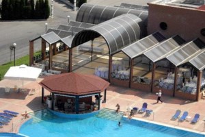 Στο σφυρί τα ακίνητα του ομίλου Κουρή στον Ταύρο: Γεμάτα αυθαιρεσίες, στέγαζαν κανάλια και εφημερίδες