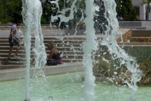 Επιμένει ο καύσωνας: Οι περιοχές με τον υδράργυρο στο κόκκινο - Πότε πέφτει η θερμοκρασία - εικόνα 2