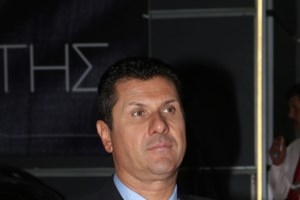 Γιάννης Μάρκου: Σοκάρει για την επίθεση με μαχαίρι - "Είδα πολύ αίμα μπροστά μου" - Ποιος του έσωσε τη ζωή [Βίντεο]