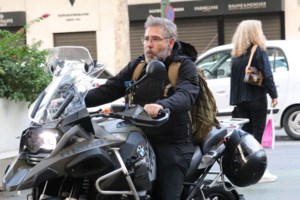 Βαρύ πένθος για τον Θοδωρή Αθερίδη: Εφυγε από τη ζωή η μητέρα του  - Το τρυφερό τραγούδι που την αποχαιρετά - εικόνα 2