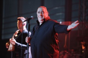 ΠΑΣΟΚ για Βασίλη Καρρά: Η χαρακτηριστική φωνή του λατρεύτηκε ...από τον Βορρά μέχρι τον Νότο