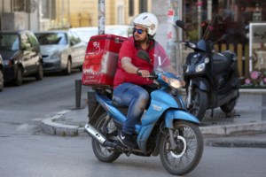 Τρόμος για 50χρονη στη Γλυφάδα: Ληστές άρπαξαν κειμήλια από το σπίτι της - Τη βρήκαν φιμωμένη και δεμένη τα παιδιά της