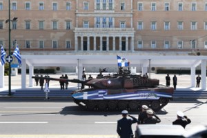 25η Μαρτίου: Δάκρυσε η Κατερίνα Σακελλαροπούλου στην παρέλαση [Βίντεο]