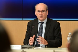 Οι 14 παρεμβάσεις για τη γραφειοκρατία: Tι αλλάζει με τα πιστοποιητικά - Με μοντέλο ΕΦΚΑ οι συναλλαγές στο Δημόσιο