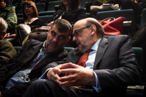 Κωμική γκάφα Αντώναρου - Μπέρδεψε τον δημοσιογράφο Σαραντάκο με "ασφαλίτη"