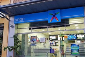 Θεσσαλονίκη - Βίντεο ντοκουμέντο: Πώς έφυγαν με το χρηματοκιβώτιο που είχε 800.000 ευρώ - Το πέταξαν από τον 6ο όροφο