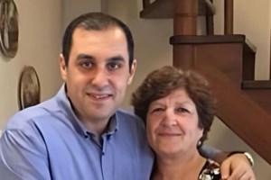 Έφυγε ο ιερέας στο μνημόσυνο της μητέρας του βουλευτή Κώστα Κατσαφάδου γιατί ψήφισε το νομοσχέδιο για τα ομόφυλα ζευγάρια