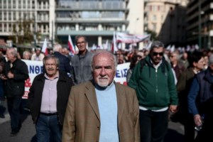 Χάνει τα αναδρομικά των επικουρικών και των δώρων όποιος εισπράξει τα αναδρομικά των κύριων συντάξεων