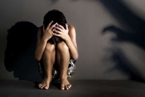 Βιασμός 8χρονης στη Ρόδο: Γιατί μπήκε στο μικροσκόπιο των Αρχών η οικογένεια - Άγνοια δηλώνει η μητέρα