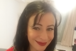 "Ούρλιαζα όταν τη βρήκα σε λίμνη αίματος" - Σοκάρουν τα λόγια της κόρης της 63χρονης που σκότωσε ο ψυκτικός [Βίντεο]