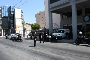 Νίκαια: Χτύπησαν ξανά οι ληστές με το καρπούζι - "Βασίλη έλα γρήγορα" [Βίντεο]