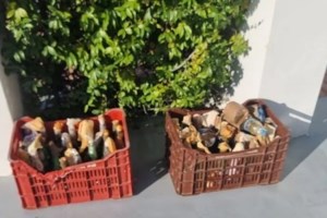 Ταυτοποιήθηκαν δύο άτομα για την επίθεση σε περιπολικό στο κέντρο της Αθήνας - Ανήλικος ο ένας [βίντεο]