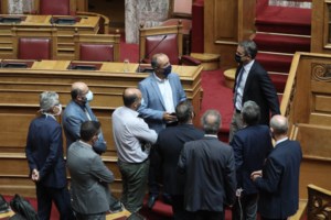 Γεννηματά: Ψηφίσαμε τις συμφωνίες ΑΟΖ γιατί είναι αδιανόητο να διασπάμε το εσωτερικό μέτωπο - εικόνα 2