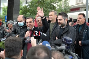 Αλέξης Τσίπρας: Το "αριστερό δώρο" που του έκανε ο Μητροπολίτης Φθιώτιδας - Θα γίνει κορνίζα στην Κουμουνδούρου