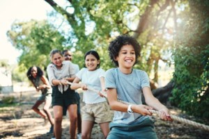 Παιδικές κατασκηνώσεις ΔΥΠΑ: Έως και την Τετάρτη οι αιτήσεις για 70.000 vouchers - Τα κριτήρια και οι δικαιούχοι