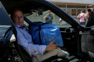 Υπόθεση Λιγνάδη: Η συγγνώμη Μαγκλίνη για το άρθρο στην Καθημερινή - Η αντίδραση των ηθοποιών του θεατρικού του έργου