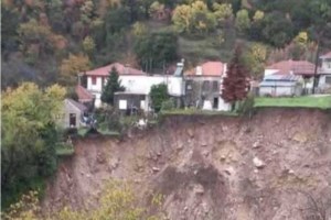 Ανεμοστρόβιλος σάρωσε τη Φοινικούντα: Σοβαρές ζημιές σε σπίτια, επιχειρήσεις και ξενοδοχεία [εικόνες - βίντεο] - εικόνα 3