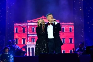 Πρωτοχρονιά 2025: Λαμπερό ρεβεγιόν με τον Χρήστο Μάστορα και τις "Μέλισσες" στο Πεδίο του Άρεως - εικόνα 3