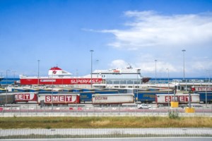 Ηγουμενίτσα: Βλάβη στο πλοίο "Λευκίμμη" – Με τη συνδρομή της Πυροσβεστικής η αποβίβαση των 26 επιβατών - εικόνα 2