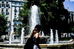 Καύσωνας: Τηλεργασία για ευπαθείς ομάδες και ευέλικτο ωράριο για όλους - Πώς λειτουργεί το Δημόσιο