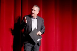 Φώτης Σεργουλόπουλος: Η ερμηνεία του  στη νοηματική που έκανε τους πάντες να συγκινηθούν