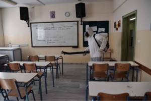 Διαφωνία από Τσακρή: Είναι νωρίς να ανοίξουν τα σχολεία στις 8 Ιανουαρίου