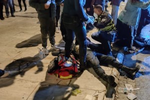 Νέα βίντεο με αστυνομικούς στο Σύνταγμα: Έπεσαν με μηχανάκια πάνω σε διαδηλωτή - "Ψεκάστε τους να φύγουνε" [βίντεο]